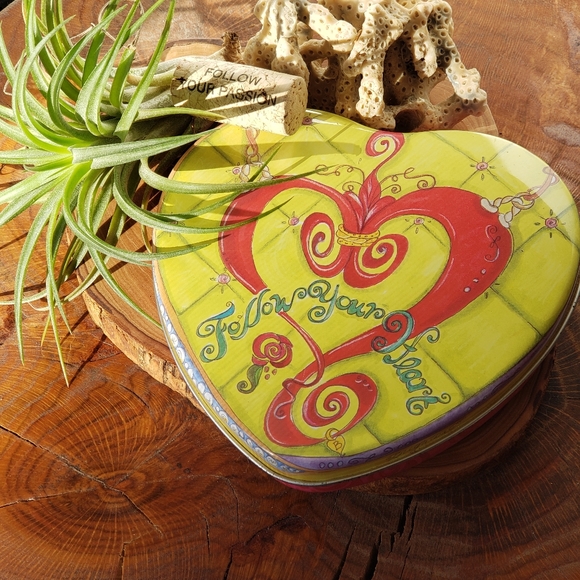 EUC Brighton Heart Bracelet & Earring Set with Tin - Picture 10 of 16